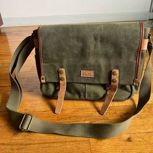 ZLYC Vintage Camera Messenger Bag